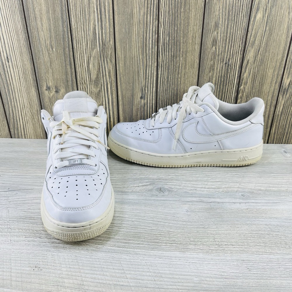 Air Force 1 Low White Men's Size 11 Athletic Casual Sneakers Shoes CW2288-111